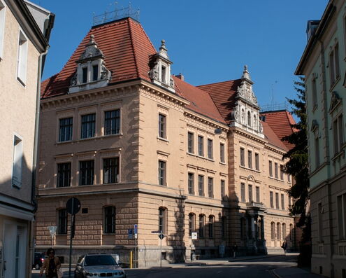 Gebäudeansicht: Albrecht-Altdorfer-Gymnasium