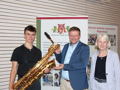 Übergabe Baritonsax